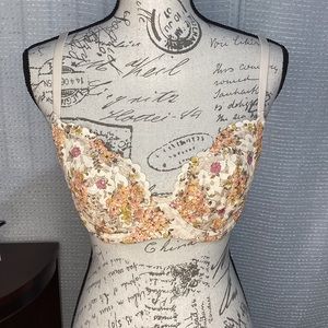Victoria’s Secret Body By Victoria Unlined Lace Demi Bra